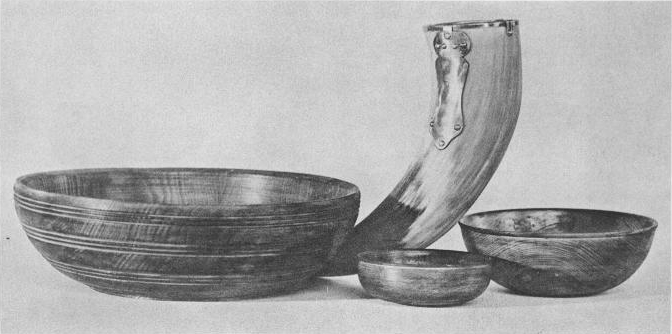 Rekonstrukce rohu a dřevěného nádobí z hrobu Valsgärde 8.